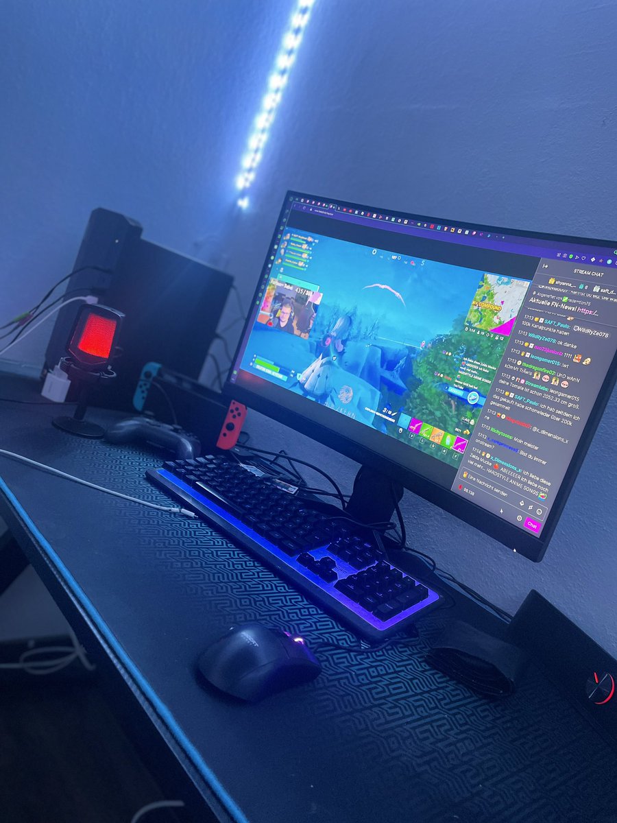 HYOVP9's tweet photo. @HeyStani Ein bisschen Mucke damits nicht eintönig wirkt :D #SetupforStan https://t.co/HOGiCxFF9d