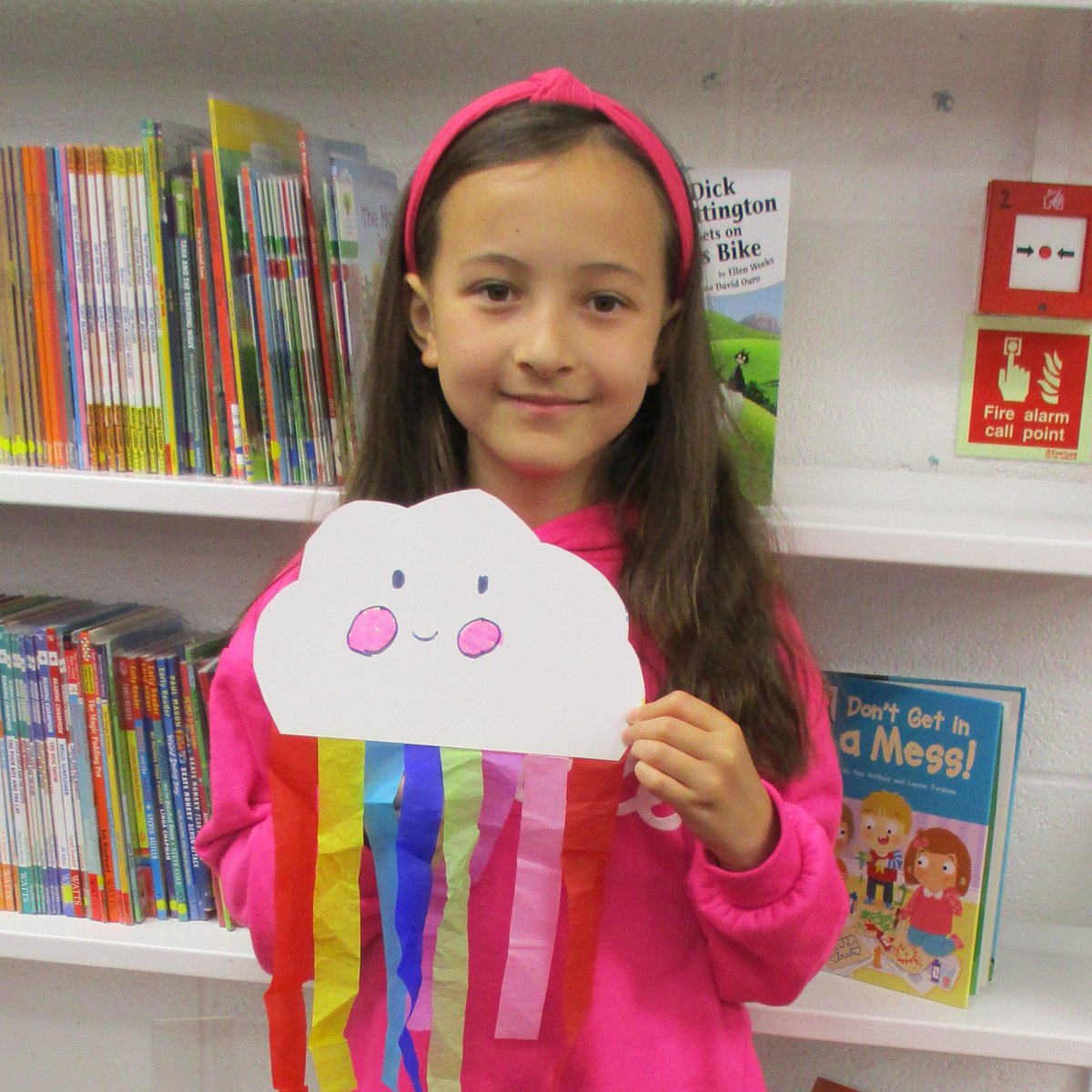 LancsLibraries's tweet image. A fabulous fun time at #LongtonLibrary Reading Heroes Rainbow mania session
We built lego rainbows, experimented with colour diffusion and made a rainbow mobile!
#LancsReadingHeroes #LancsSummerFun