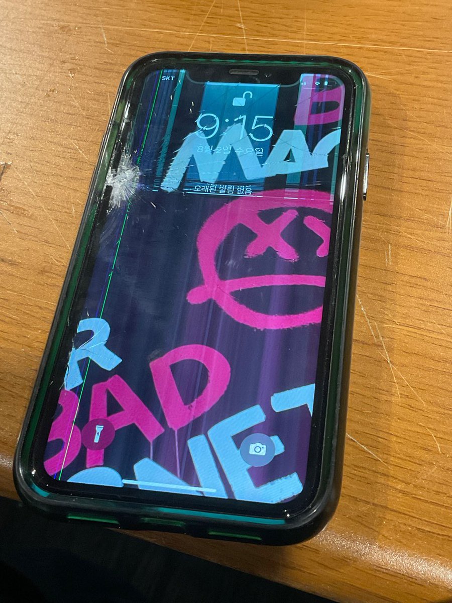 썅칼 핸드폰 개박살났다... 오 힙하고 조은대..?