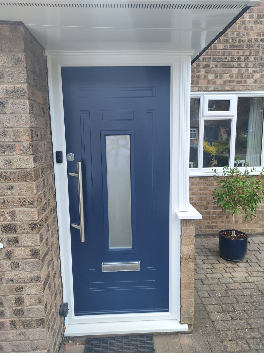 force8doors's tweet photo. Recent install, manufactured and installed by us in our local area💥⚡🔳Absolutely stunning door, staying #aheadofthecurve 🔥Get in touch with us on sales@force8.co.uk, 0161 483 1997 or send us a direct message, we'd love to hear from you and make your door dreams come true😍 https://t.co/PkezcngdLw