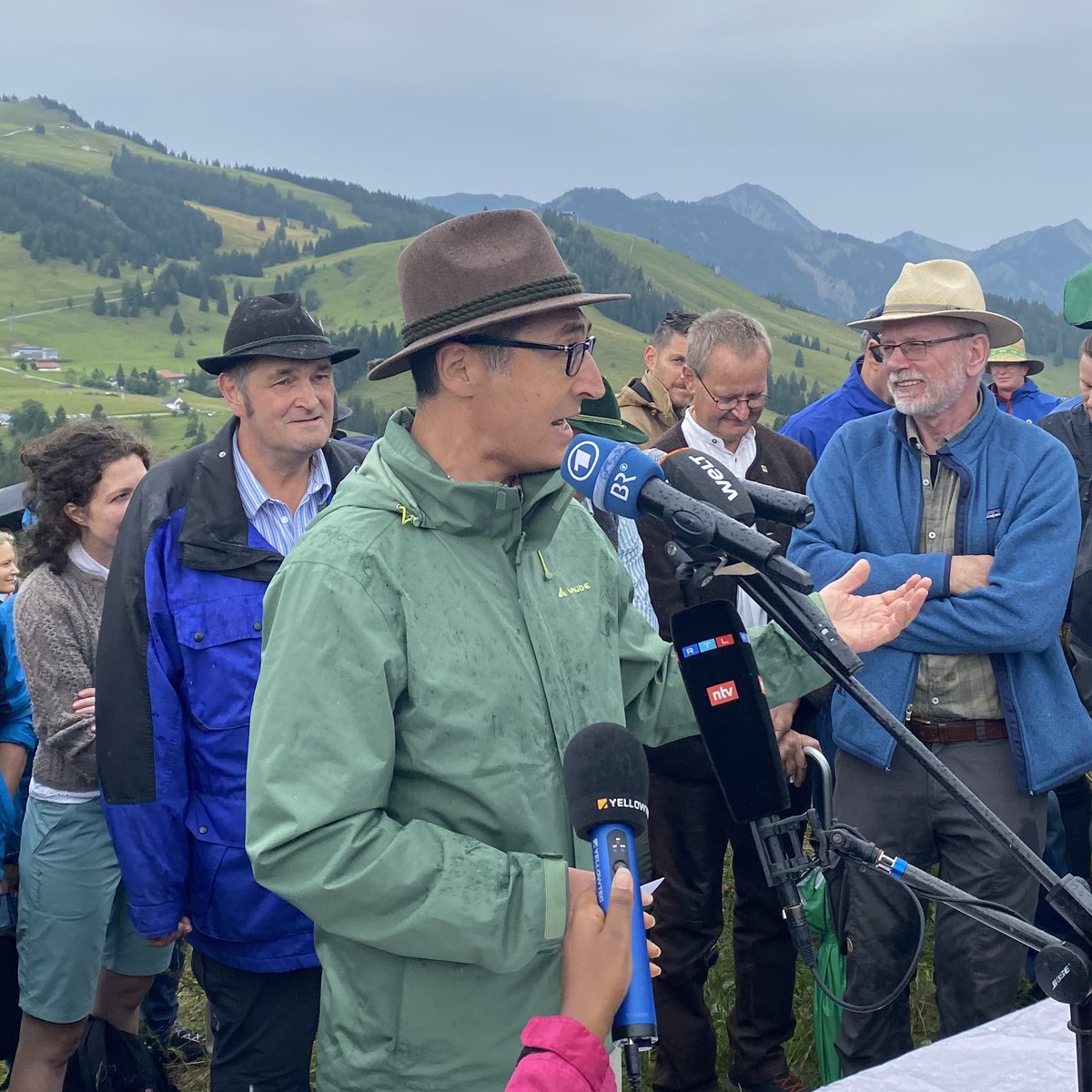 Cem Özdemir tweet media