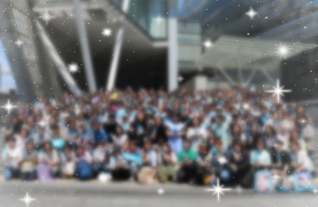 6dedelove's tweet photo. 200人近く(？)のメロリさんと集合写真😊
こういうの仕切るのは初めてだったので至らない点も多かったけれど、サポートしてくれたメロリさん、暑さの中素早く並んでくれたメロリさん、本当に皆さんのお陰で撮ることが出来ました✨
メロリの団結力ってすごい！
良い思い出をありがとうございました😊 https://t.co/bNUhbQdNQ6