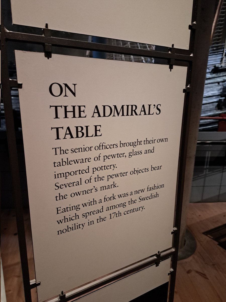 Grüsse an <a href="/GeschichteFM/">Geschichten aus der Geschichte</a> aus dem Vasamuseet. Natürlich top vorbereitet dank GAG367. Und gleich noch einen Verweis auf GAG81 - Eine kurze Geschichte des Essbestecks gefunden. Hängt alles mit allem zusammen.