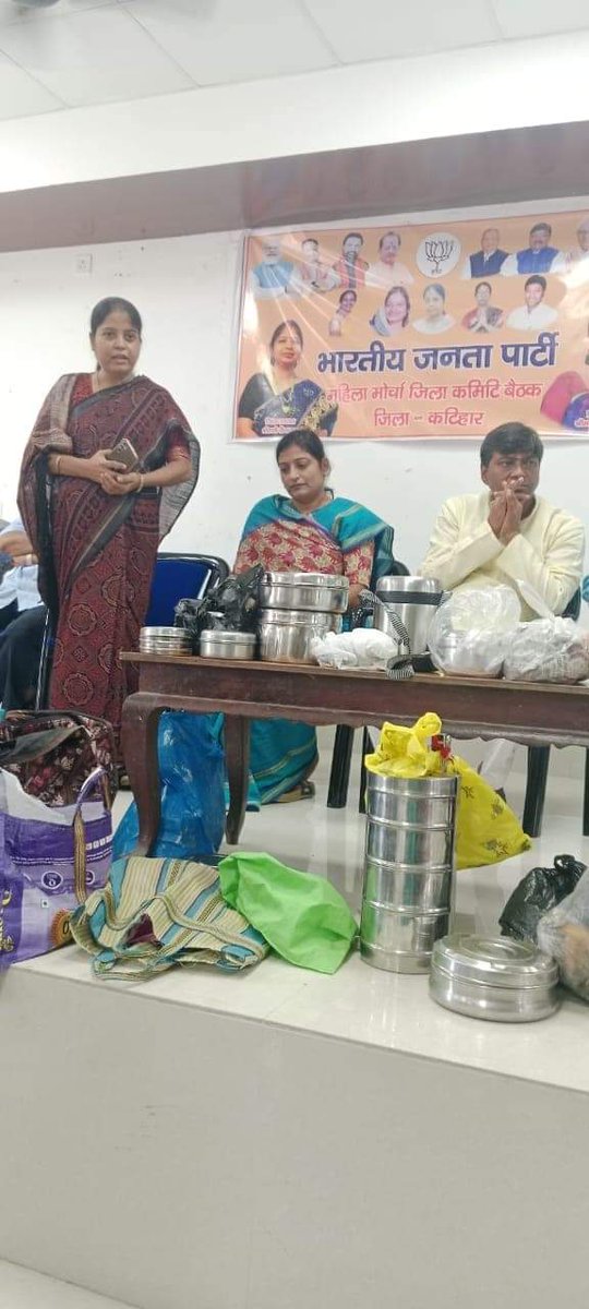 nishasinghmla's tweet photo. आज कटिहार भाजपा कार्यालय में महिला मोर्चा के तत्वावधान में आयोजित "मोटा अनाज मास" के निमित्त "मिलेट्स टिफिन बैठक" में भाजपा नेताओं के साथ उपस्थित हुई।
#MyFavouriteMillets #MM4Millets
@BJPMahilaMorcha @SujataPadhyBJP @TinaBentick @VanathiBJP https://t.co/X78kWmx6Yj