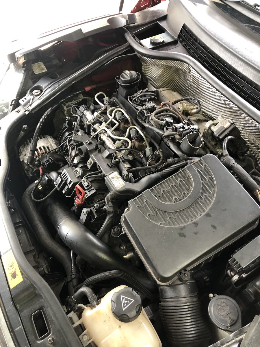 ItRecks's tweet photo. Dear @BMW this is all a tremendously good wheeze but where the diddly duck have you put the diesel fuel filter? 

#MiniR56 https://t.co/aVG4oD5Y9n