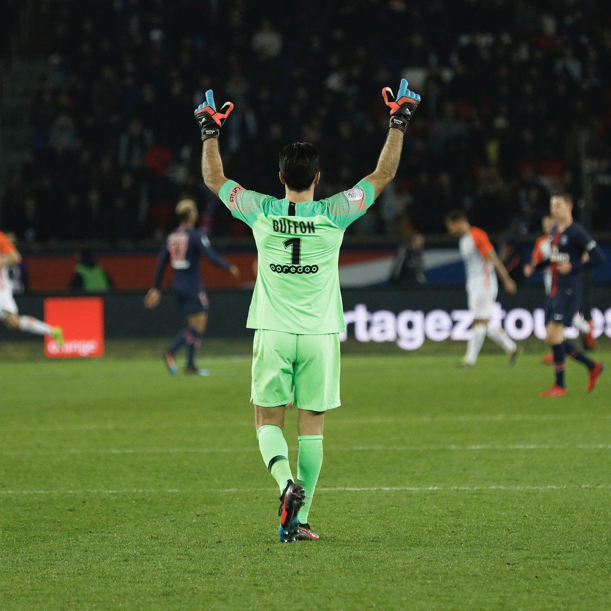PSG_inside's tweet photo. Félicitations pour une carrière incroyable, Gigi!

Grazie di tutto.🧤🇮🇹 https://t.co/AXAhubthy3