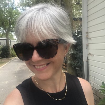 LouDay100's tweet image. Letting the silver shine in France 💕🤍💕 #grombre #silverhair #grey