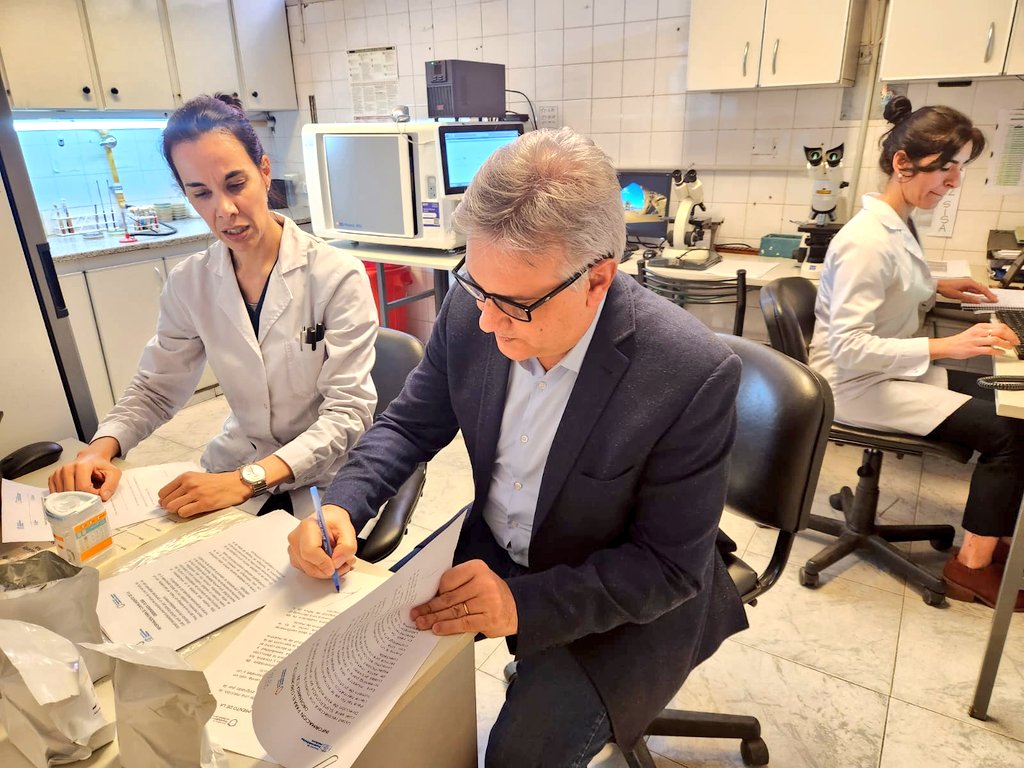 MartinLlaryora's tweet photo. Me realicé el examen médico conocido como narcotest. En #CórdobaCapital hemos impulsado una ordenanza que obliga a incluir controles de consumo de drogas ilegales a funcionarios públicos de la ciudad. La medida alcanza a autoridades electas y nombradas por decreto. https://t.co/QzYT7DSHZh