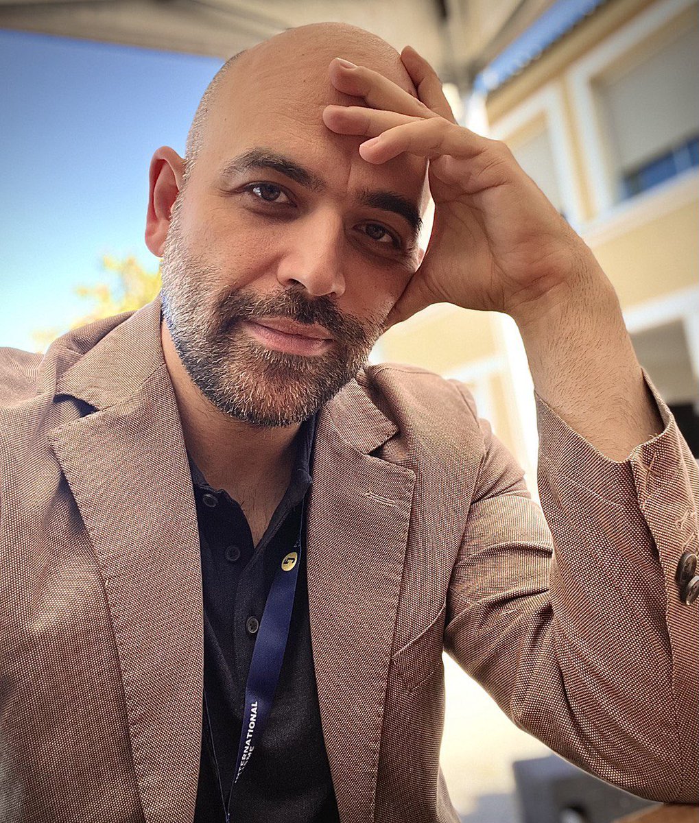 robertosaviano's tweet image. Sono grato a chi in questi giorni mi ha mostrato vicinanza, solidarietà, a chi, ponendosi domande, ha potuto vedere quanto questo governo di estrema destra stia restringendo gli spazi di #cultura, #antimafia, di confronto, critica e #libertà.
La vostra attenzione e la vostra…