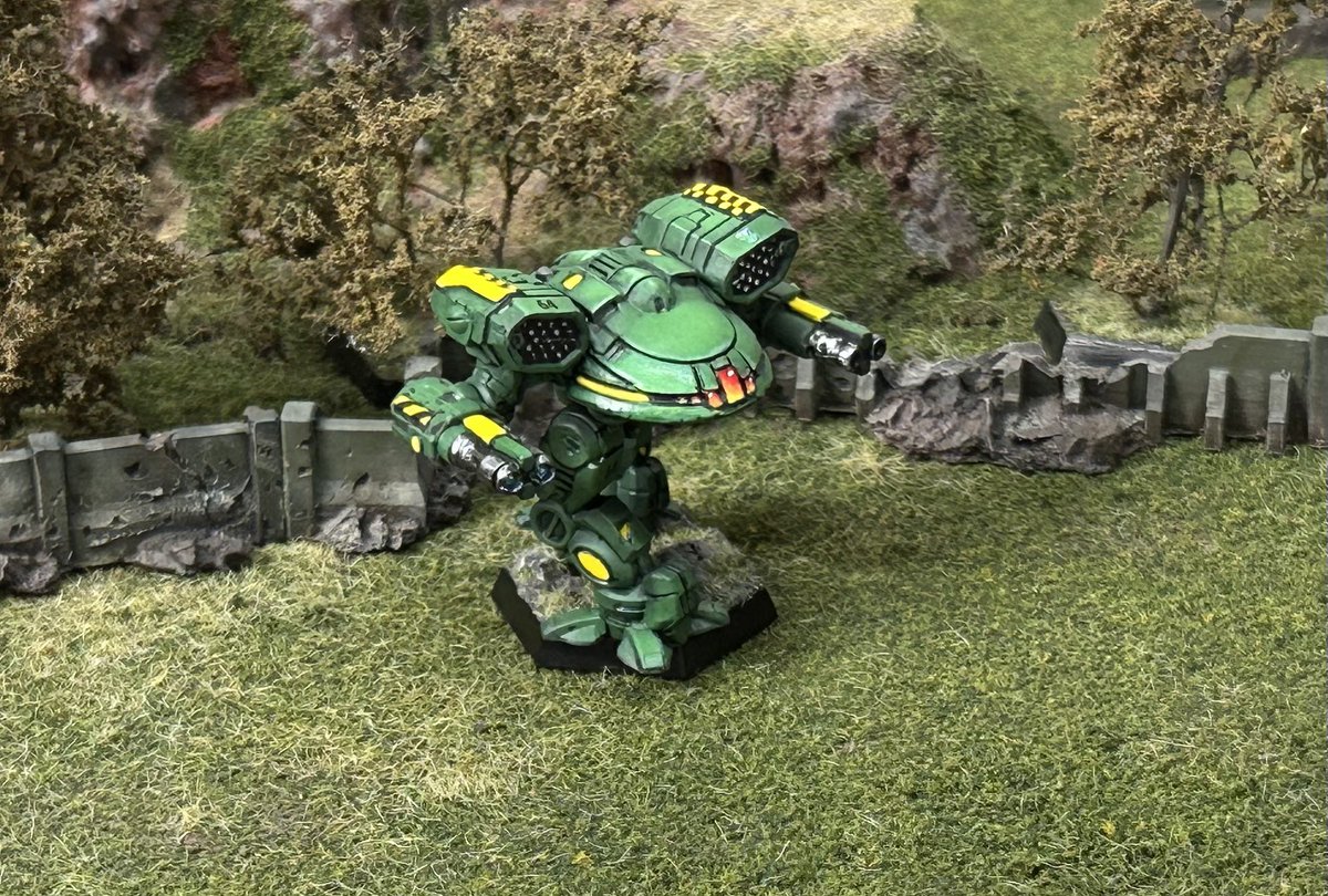 TBLHobbies's tweet photo. Going live on Twitch painting Clan Jade Falcon. All the highlights are in. Time to do the checkerboards, weapons and cockpits. Then we decal, varnish and base them. Using oils for the cockpits. #battletech #clanjadefalcon #commissionopen https://t.co/7dbSO8AHe8
