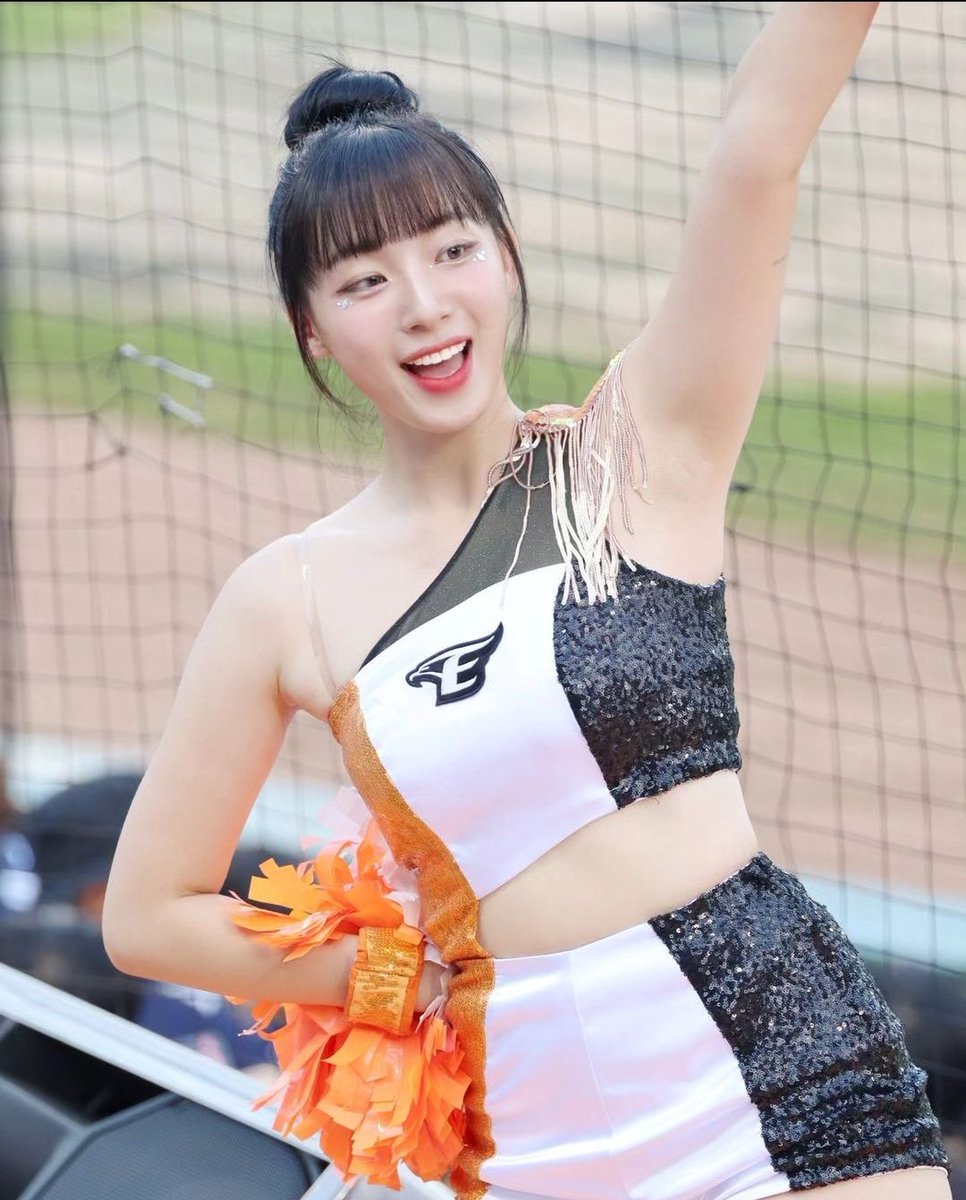 pits_daily's tweet photo. #dailypits #armpit #kpoparmpit #asianpits #lovearmpit https://t.co/khk0g8SIkq
