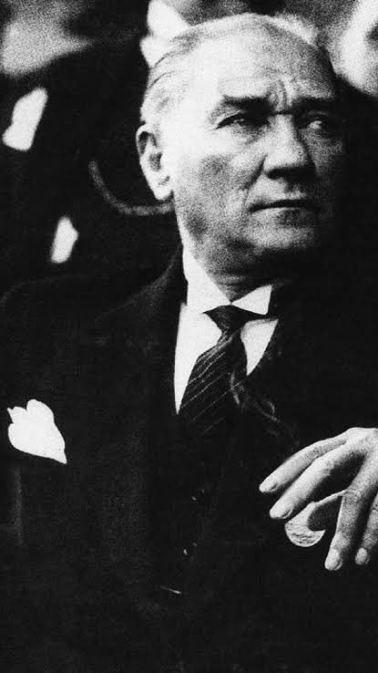 Mustafa Kemal Atatürk’ün kahramanlığını anlamak için senaryoya gerek yoktur.

Disney, Atatürk’e platformunda yer vermekten korkuyorsa Türkiye’de de Disney’e yer verilmemelidir. 

Bu saygısızlık Türkiye Cumhuriyeti ve tarihinedir

İki yüzlü 10 Kasım Atatürkçü’leri de görmüş olduk.