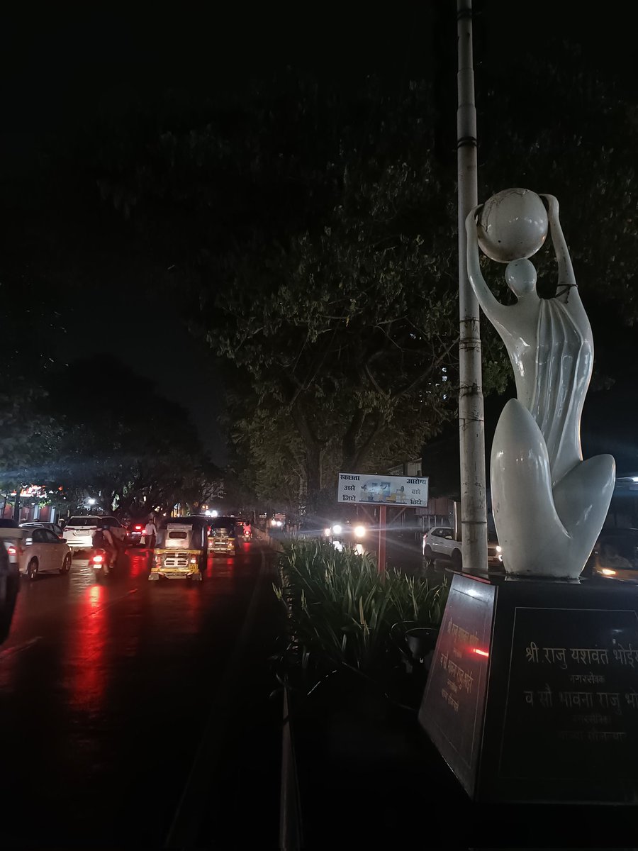 mashrujeet's tweet photo. Two weeks now that a corporate like @Adani_Elec_Mum cannot fix street lights despite registering a complaint. 

The company refuses to give a reason on why can't they fix this.

Despite multiple reminders @Adani_Elec_Mum is endangering lives of people at this dark spot.

@MNCDFbombay