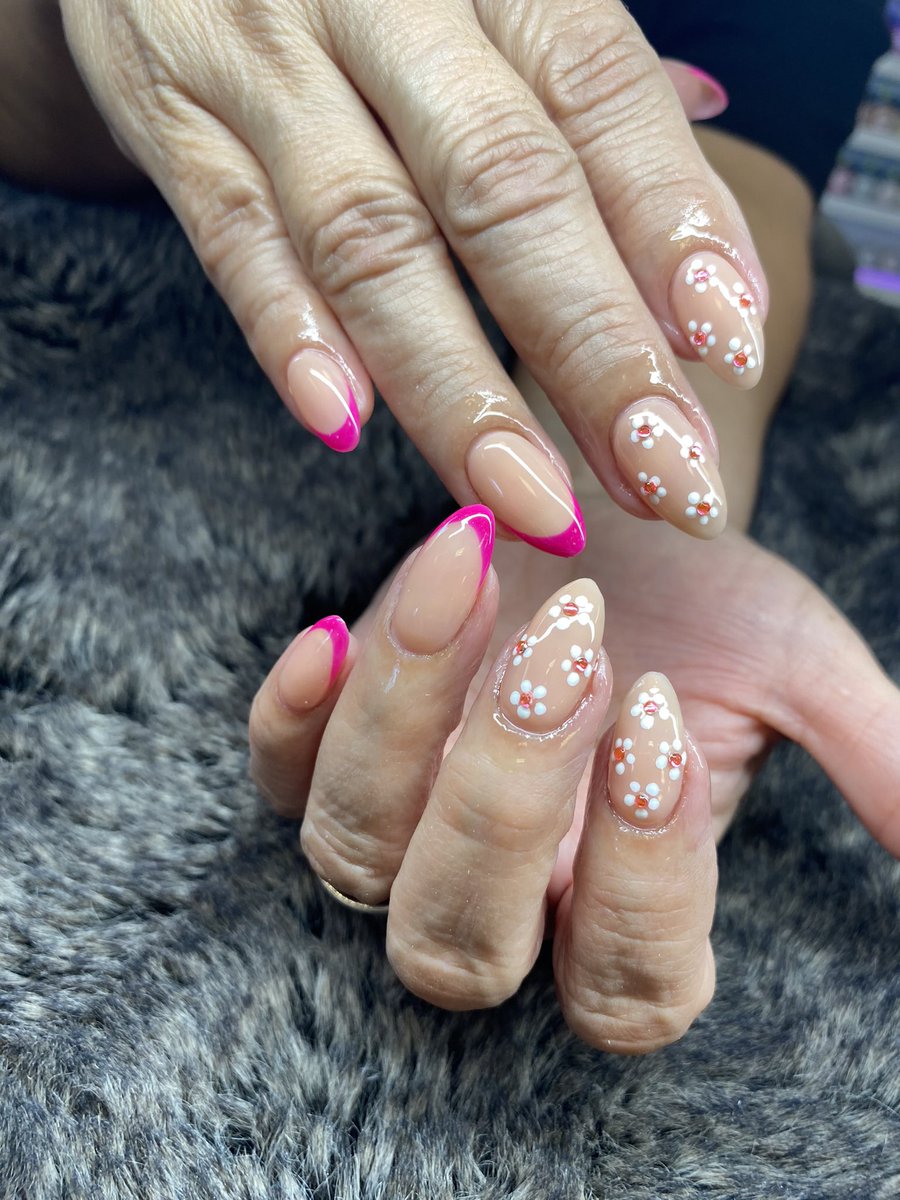 aye_itsT's tweet photo. Nails Nails Nails @citybasenails #cutenails #shorties #nailart #naildesign #nailsalon #sanailtech #barbie #strawberrynails https://t.co/UWWQIKlwYJ