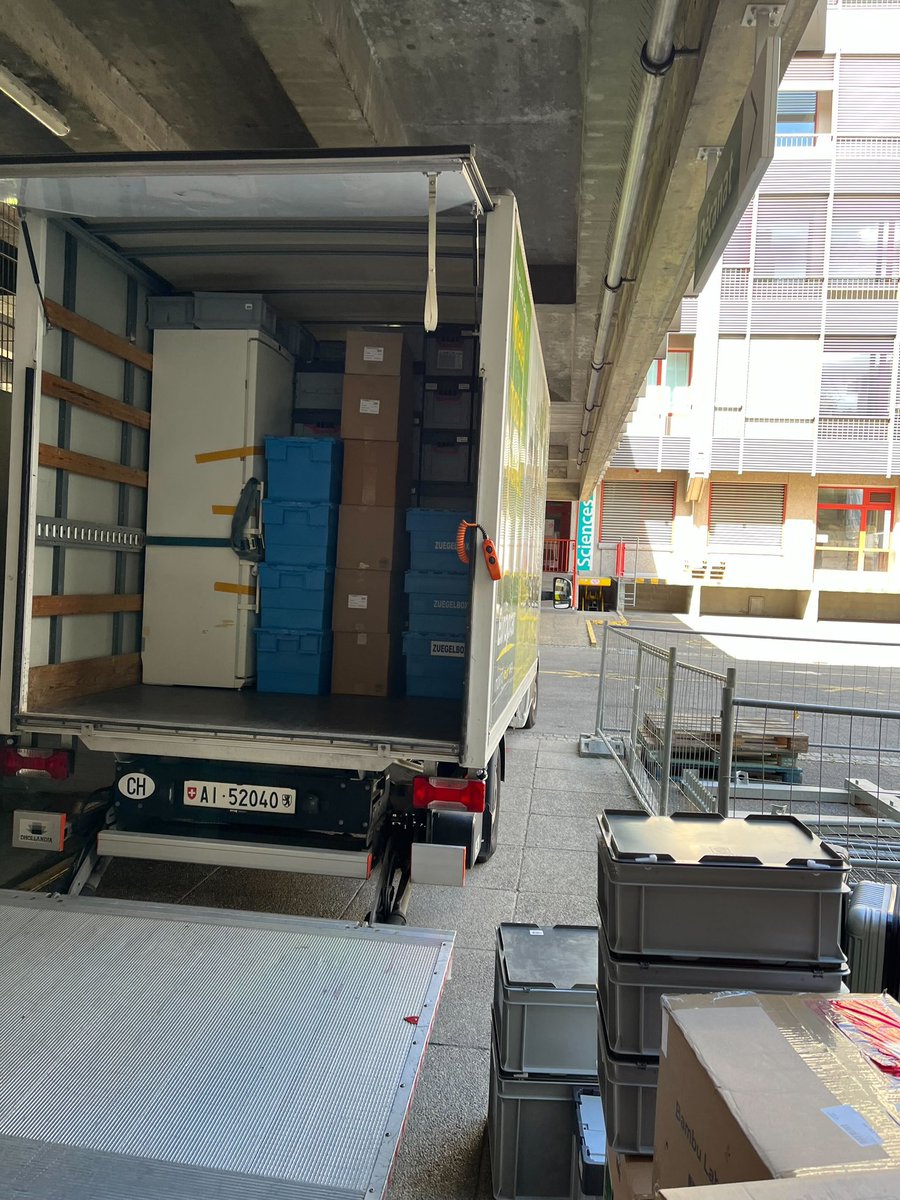 And that’s that! Goodbye @UZH_Chemistry @UZH_en it’s been a fantastic four years getting us up and running. Thanks for having us. We’re all packed up and off to set up in @unige_en now! @MichelRickhaus #tschüss #bonjour