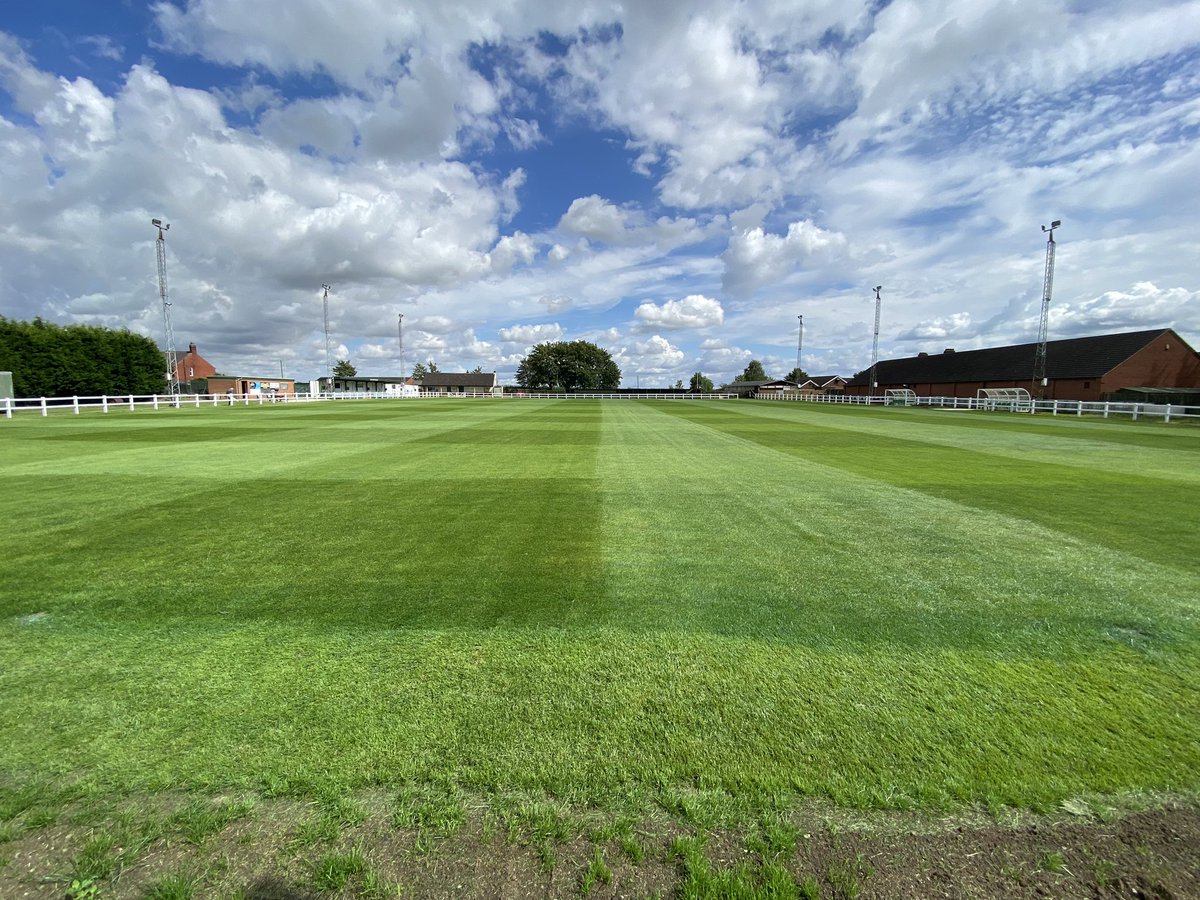CarelFourie015's tweet image. Just that sort of month and weather where the disease taking over @1902Hsfc 🌱🌦️🤦🏼‍♂️ Change of plans with a double cut and spray @HeadlandAmenity @SyngentaTurfUK @HeadlandAlex #protec #seamacproturfFE #clipless @leicsfa @NonLeaguePaper Working towards the first home game 🤞🏻@utdcos