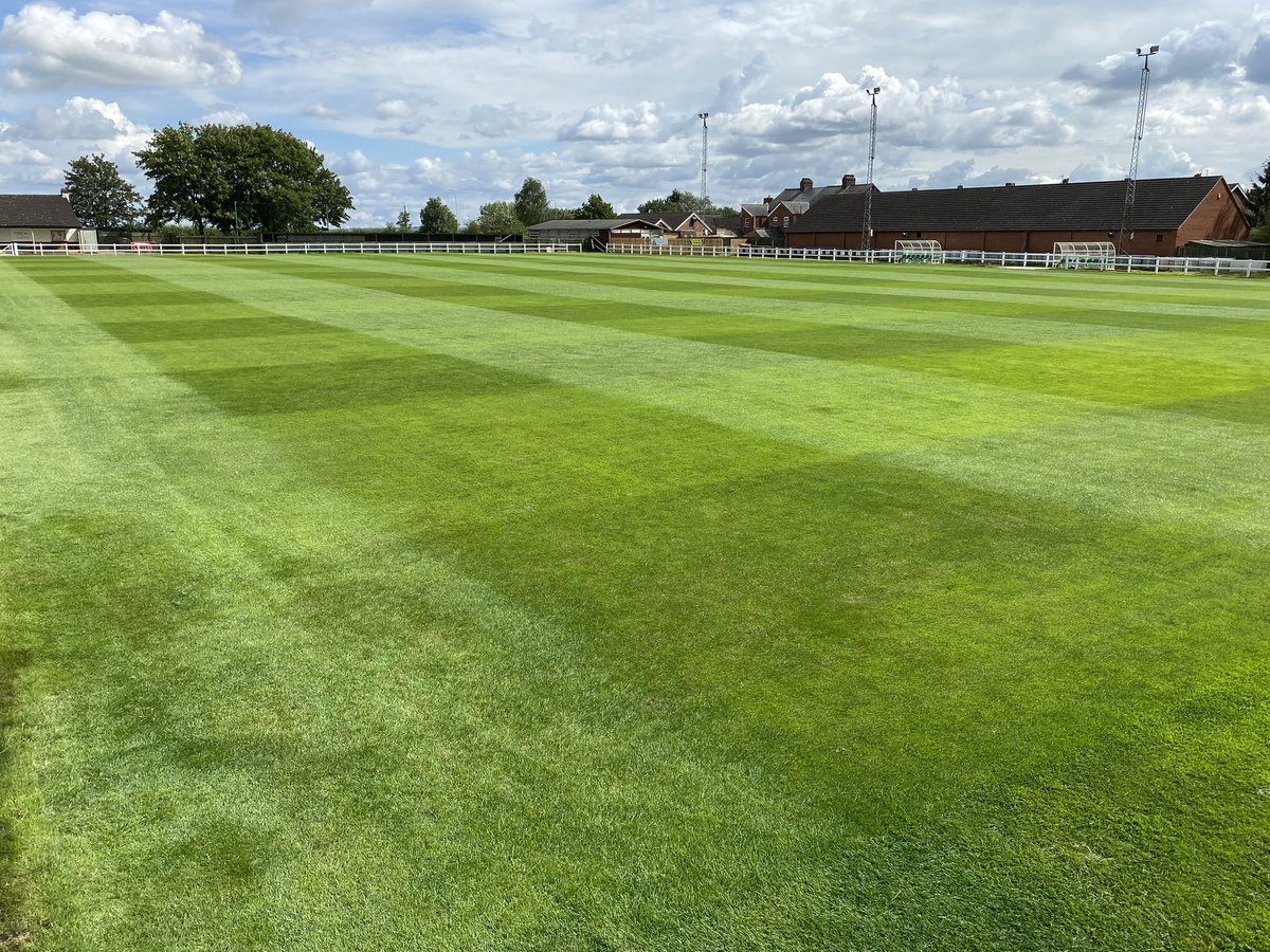 CarelFourie015's tweet image. Just that sort of month and weather where the disease taking over @1902Hsfc 🌱🌦️🤦🏼‍♂️ Change of plans with a double cut and spray @HeadlandAmenity @SyngentaTurfUK @HeadlandAlex #protec #seamacproturfFE #clipless @leicsfa @NonLeaguePaper Working towards the first home game 🤞🏻@utdcos