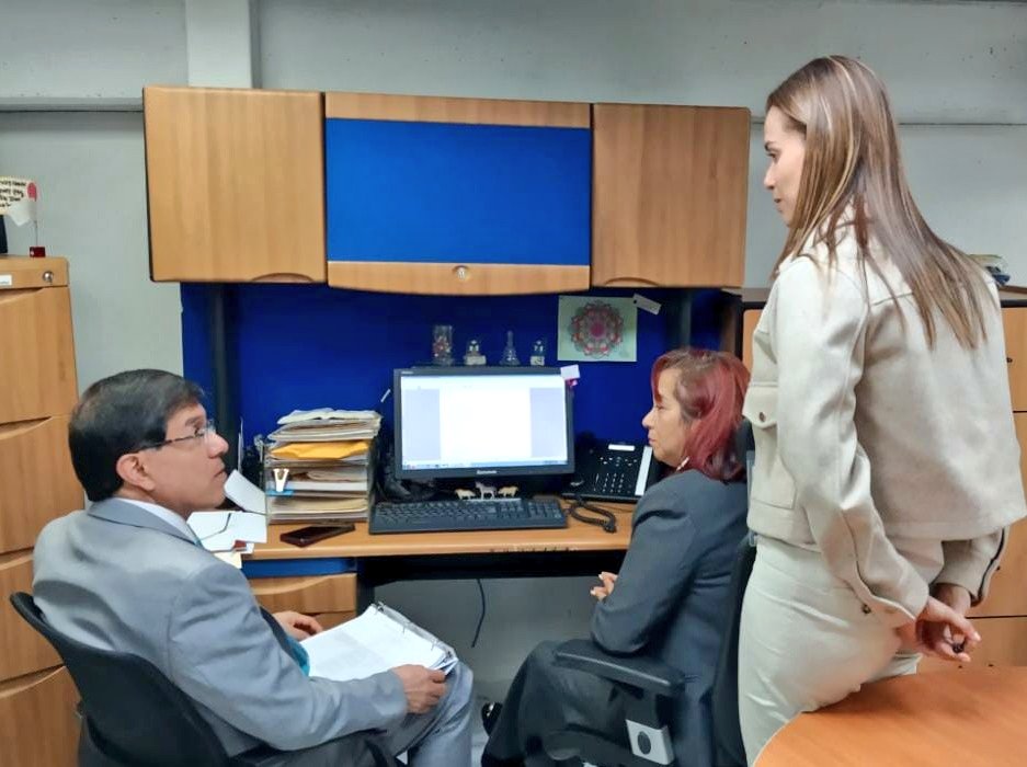 inac_ve's tweet photo. Líder de la delegación de la Misión de Asistencia Técnica de la OACI-SAM, Marcelo Ureña, desde la GG Seguridad Aeronáutica #INAC verifica los procesos operacionales, actividad que forma parte del plan de Mejoramiento Continuo para fortalecer los sistemas de Aviación Civil.

@icao https://t.co/rHUSWdeqNV
