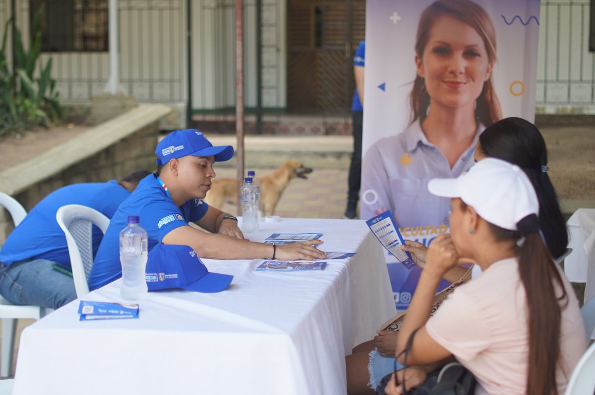 AlcaldiaBaranoa's tweet photo. Así avanza la jornada de atención del programa #DirectoALaU de la @Gobatlantico y la @SEDAtlantico. Te invitamos a conocer en la Plaza Principal los beneficios que tienen con sus becas condonables👨🏻‍🎓🚸 en instituciones de educación superior. ¡No te quedes sin esta oportunidad! https://t.co/7q3UaC9Ks4