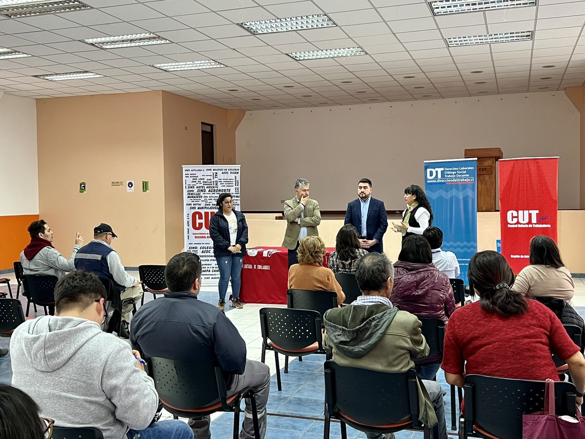 DirecDelTrabajo's tweet photo. 🔴[AHORA] Representantes de sindicatos de diversas empresas y la directiva de la @CUTaricaChile se reúnen con el director del Trabajo @pzenteno01 equipo de la @AricaDrt y del dpto. de RR.LL. para dialogar sobre la ley 21.327 y el proceso asociado a la ley de #40Horas entre otros https://t.co/0U2ixGKHzi