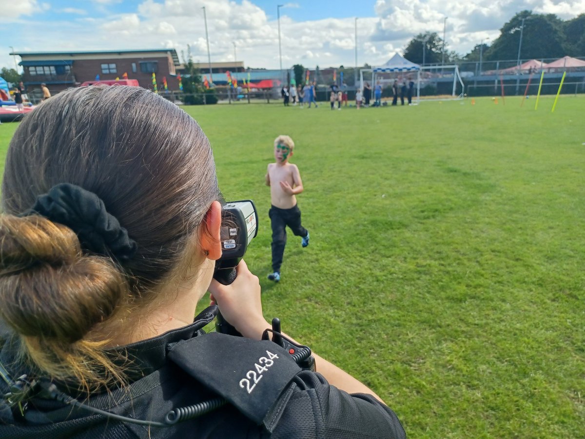 sworcscadets's tweet photo. We are Perdiswell Young People's Centre for the #OneYouthDay ex Cadet PC Jordan Humpries is assisting today as she is #SpeedChecking the youngsters
#17mph to beat https://t.co/I3XAQY23xQ