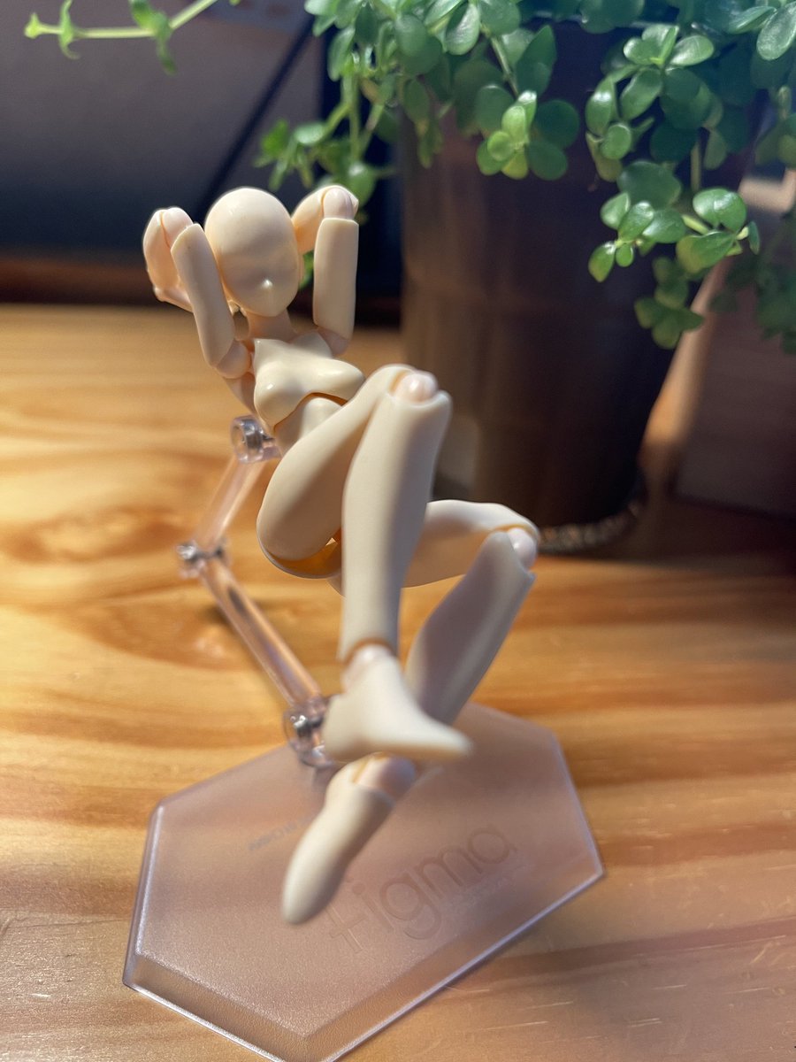 「最近3Dモデル下書きに使ってるんだけど、どうも動きが固くて悩んでて、桜井さんのモ」|亀岡🐢のイラスト