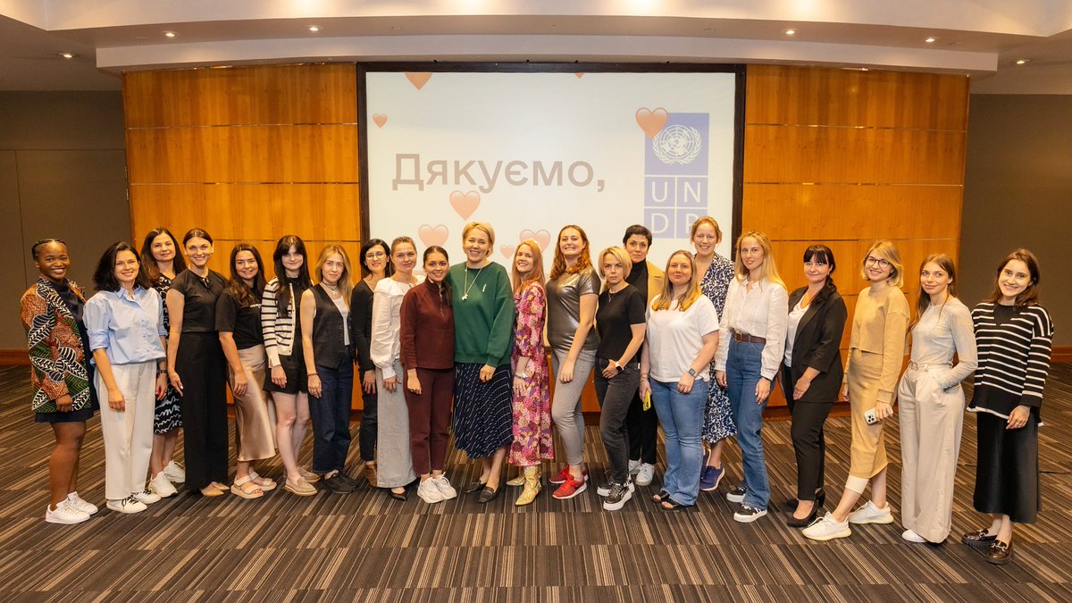 Concluded the #WomenLeadershipProgramme Study Tour! Thanks to our speakers @HeidiUchiyama @angelitakenny on #LatAm #DigitalGovernment, @ayymanduh on implementing video calls into 120+ prison during #COVID19 & @ad_greenway’s Q&A. And our amazing partners @UNDPUkraine & @SwedeninUA