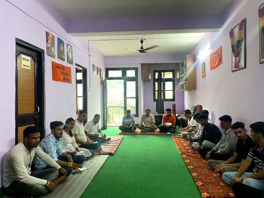 abvp4mandi's tweet photo. आज विभाग कार्यालय मण्डी में एसपीयू इकाई एवं वीजीसी मण्डी इकाई के प्रमुख कार्यकर्ताओं की बैठक संपन्न हुई। जिसमें प्रदेश अध्यक्ष @DrSunilThakur2 जी विशेष रूप से उपस्थित रहे। बैठक में पौधारोपण अभियान एवं सदस्यता अभियान पर चर्चा की गई। https://t.co/aKeyOKKhsx
