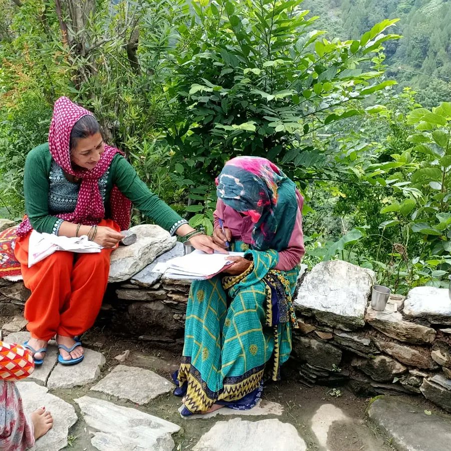 REAPChamoli's tweet photo. आज मंडल घाटी स्वायत्त सहकारिता #बैरांगना में , CLF स्टाफ #ग्रुप_मोबिलाइजर द्वारा ग्राम कुनकुली में किसान सर्वे प्रपत्र व दीपा द्वारा रीखुली सैन (रोली ग्वाड)में #ultra_poor लाभार्थियों की सर्वे कर सत्यापन किया गया।
@nitikakh22
@cdo_chamoli
@ganeshjoshibjp
@MoRD_GoI https://t.co/mKyyUHZZaH