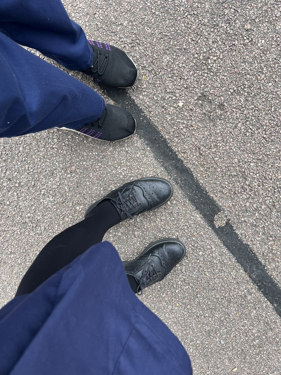 suecollins2's tweet photo. Forced the boss out for a walk around the site after new doctors induction #walkwithafriend #NursesActive @hutt_emma https://t.co/ZkdD5XygPy