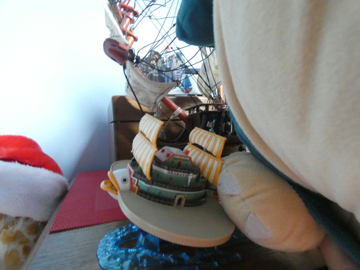 IzFlex's tweet photo. He sailor !

(but his boat is too small) https://t.co/Rx9DcWSeLe