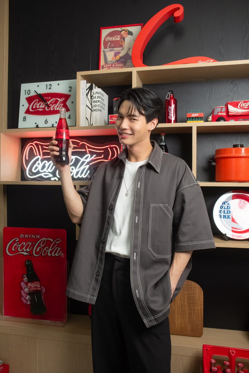 prjipata's tweet photo. การทำงานร่วมกันที่เรียกได้ว่าเป็น “Real Magic” “โคคา-โคล่า” คว้า “วิน-เมธวิน” ร่วมครอบครัว “โค้ก” ในภูมิภาคอาเซียน สำหรับแคมเปญ “สูตรสำเร็จมื้อพิเศษ” ในเอเชีย

https://t.co/KubUe68wb4

#CocaCola #CocaColaTH #winmetawin #วินเมธวิน #โคคาโคล่า #WINxCocaCola #ARecipeForMagic https://t.co/1dFZbiffrG
