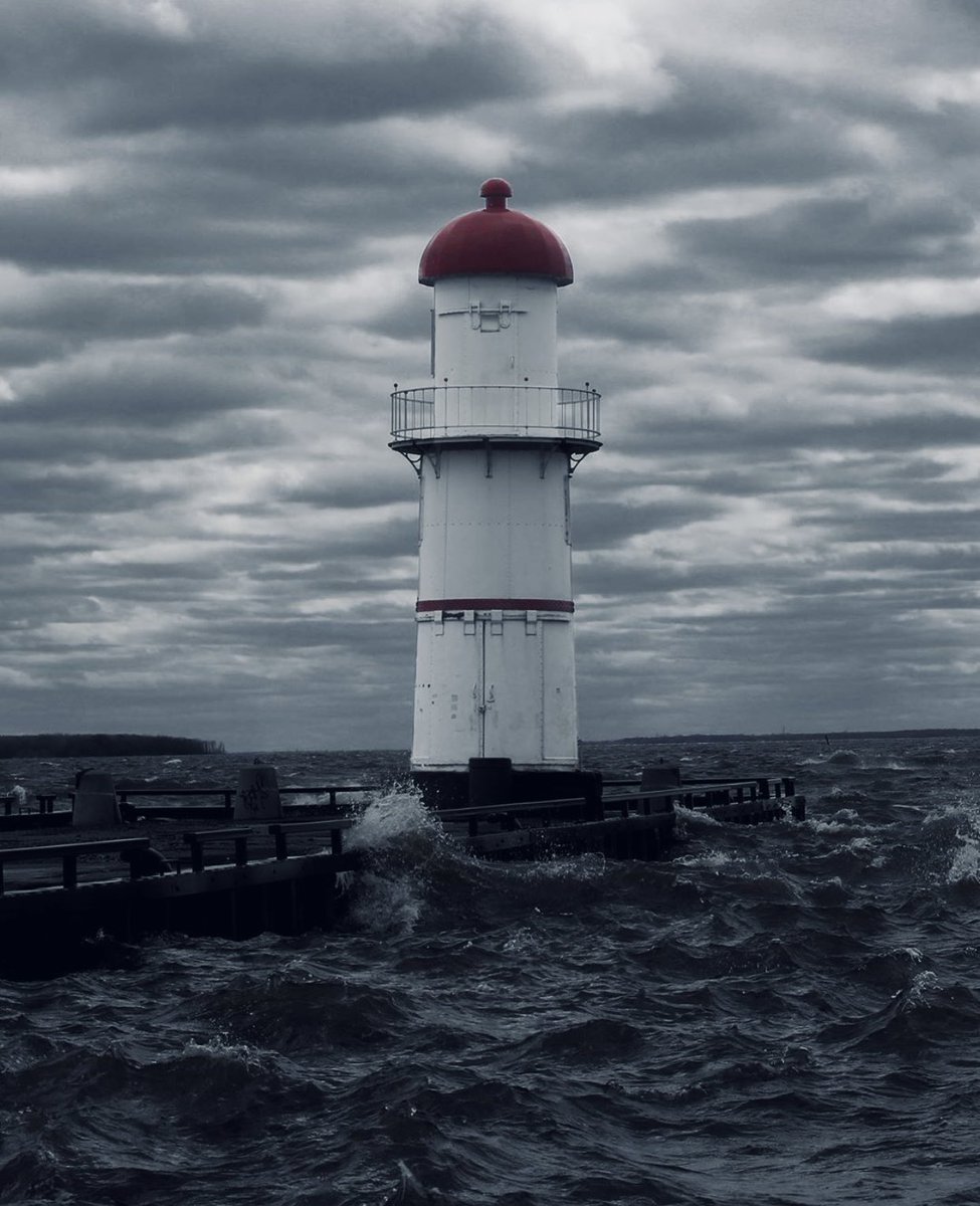 thesneakylens tweet media