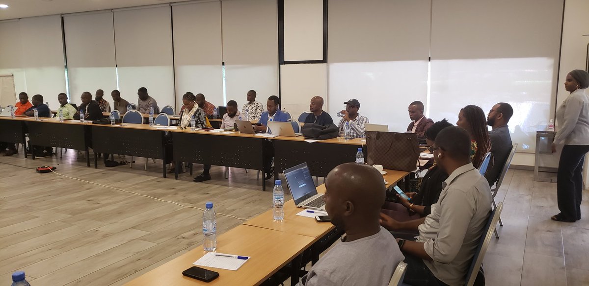 Développement des compétences et emploi dans le numérique, entreprenariat numérique, des sujets débattus par la #Coalition des #Acteurs du #Numérique en Guinée en marge d'un Atelier de redynamisation de la Coalition.
Une initiative accompagnée par #ITC_INTEGRA.