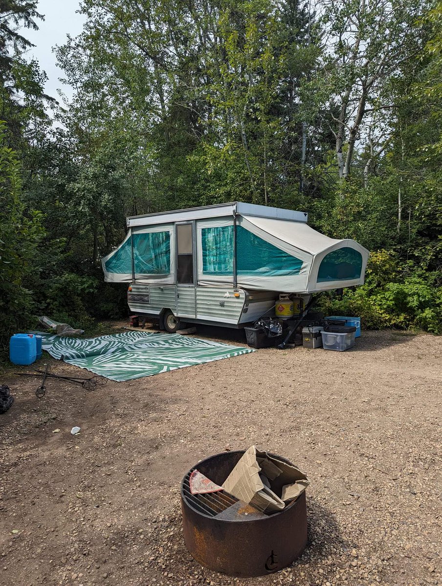 Ilivelearnteach's tweet photo. FINALLY got the trailer back from the shop!  1974 Jayco trailer, ALL ORIGINAL PARTS except for the tires, bearings, axle and drum.  #jayco #famjamtime #lakelife #lakemodeON #summerlovin https://t.co/vEsRSacWPb