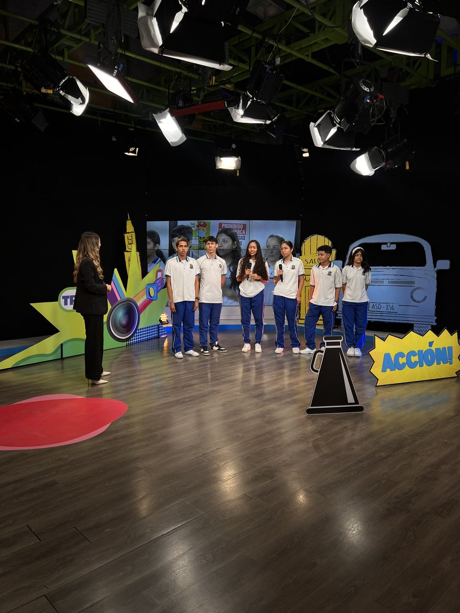 AmandaJaimesM's tweet photo. ¡Estamos felices! Hoy fue nuestra segunda entrega de #AprendemosConTROPLUS 💜 Una estrategia que busca formar a niños y jóvenes del Gran Santander en la creación de contenidos para la #TvPública de nuestro país. @CanalTRO @Ministerio_TIC @Mineducacion https://t.co/9eMj7gYcAB