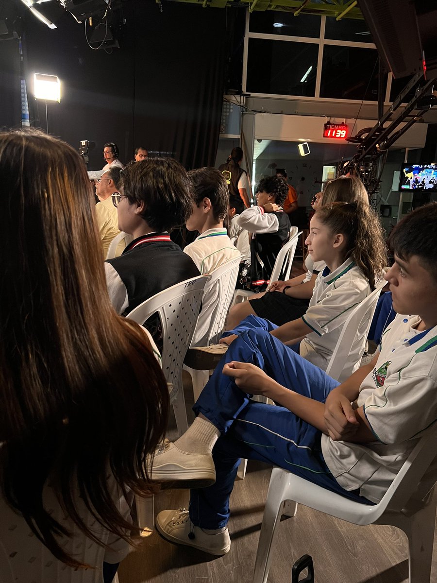 AmandaJaimesM's tweet photo. ¡Estamos felices! Hoy fue nuestra segunda entrega de #AprendemosConTROPLUS 💜 Una estrategia que busca formar a niños y jóvenes del Gran Santander en la creación de contenidos para la #TvPública de nuestro país. @CanalTRO @Ministerio_TIC @Mineducacion https://t.co/9eMj7gYcAB