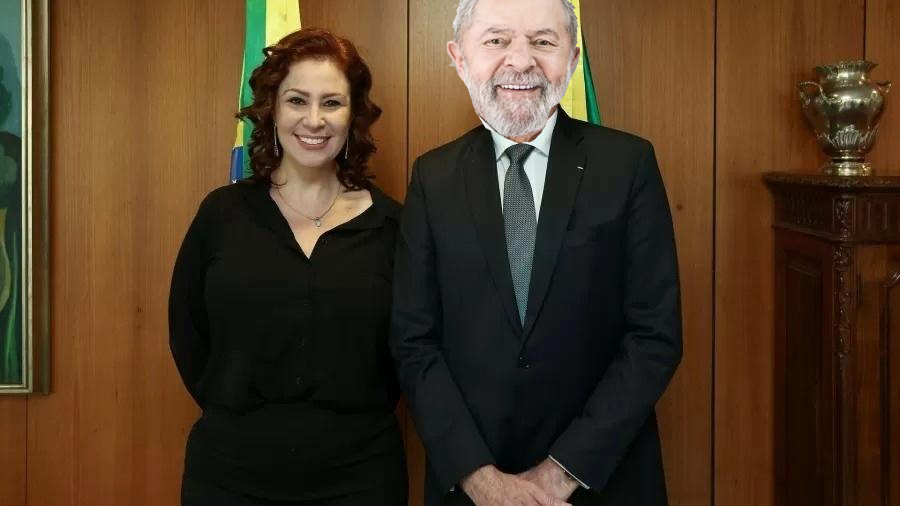 direitasiqueira's tweet photo. EU SABIA QUE ESSA ESQUERDISTA PETISTA COMUNISTA CARLA ZAMBELLI ERA LIGADA A UM PRESIDENTE, MAS NÃO LEMBRAVA QUEM ERA, MAS ME MANDARAM AS IMAGENS PELO ZAP E TUDO FAZ SENTIDO AGORA!!! ABSURDO!!! PRENDAM ESTA MULHER!!!😤 https://t.co/JYzqU0gLpH