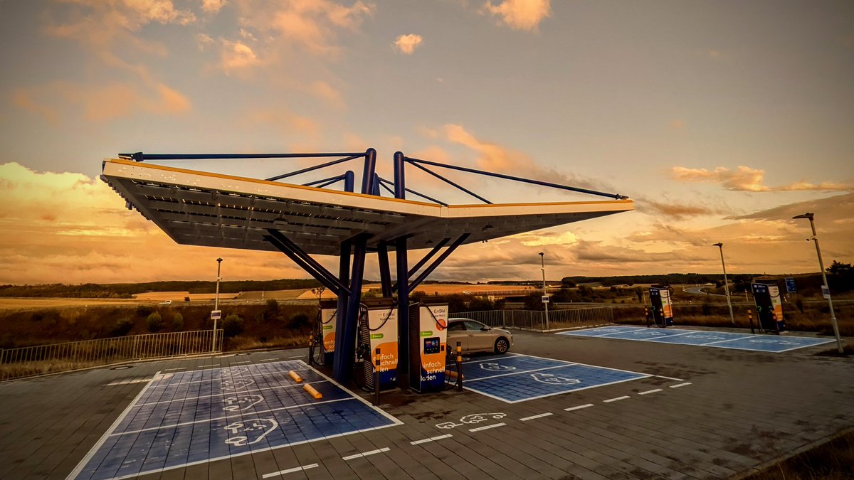 The major problem when travelling to #T3DD23 by electric car usually is to find a free slot at the hyper charger. 😉