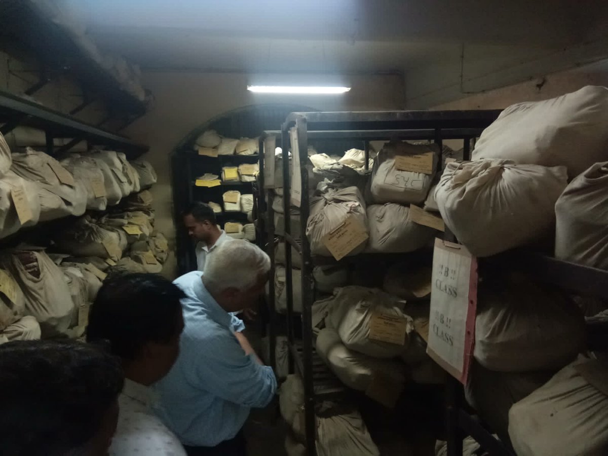 CollectorVad's tweet photo. કલેક્ટર કચેરી ખાતે આવેલ રેકર્ડ રૂમની નિરીક્ષણ મુલાકાત લઇ, સંગ્રહિત રેકર્ડનું નિરીક્ષણ કર્યું તેમજ જરૂરી સૂચનો કર્યા.
#Vadodara 
#વડોદરા 
@CMOGuj 
@revenuegujarat https://t.co/H3GQEY5LmG