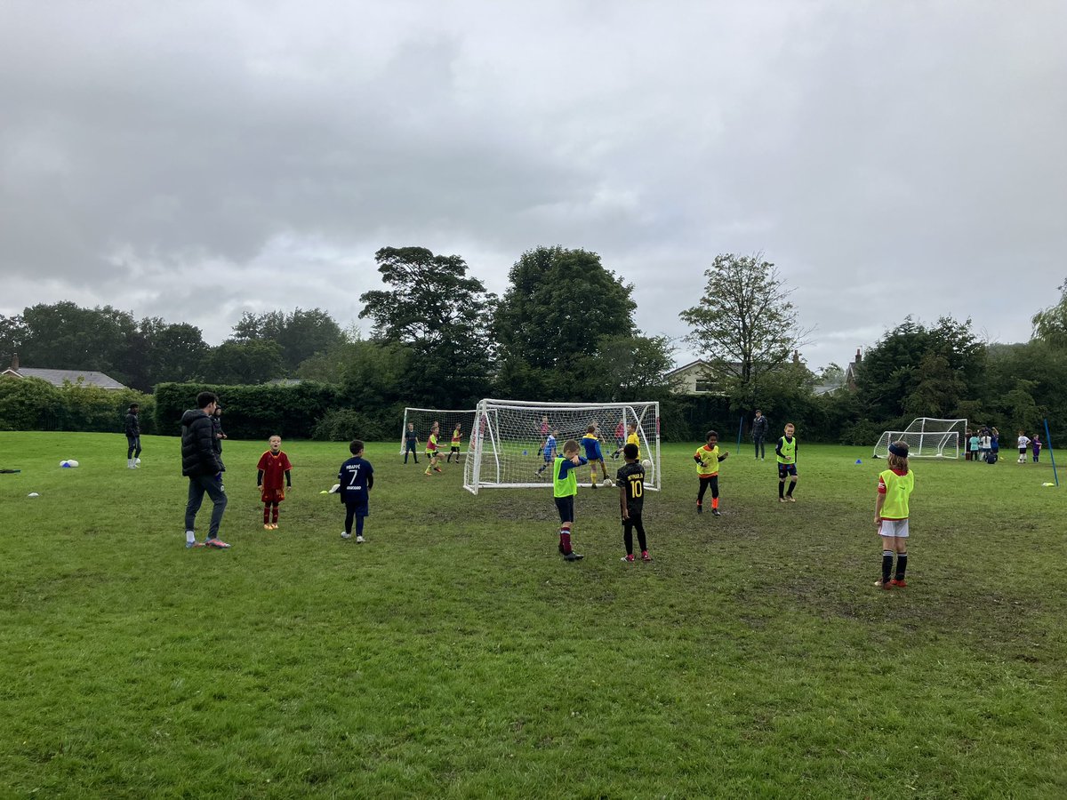 TheFDP2005's tweet photo. Thank you to the @RisingRovers @academy_brfc U18s who came in today to coach some of the children on day 3 of our Summer Football Course at @EuxtonCEPrimary 

Well done to all 👏⚽️ https://t.co/YlaqC7yJlj