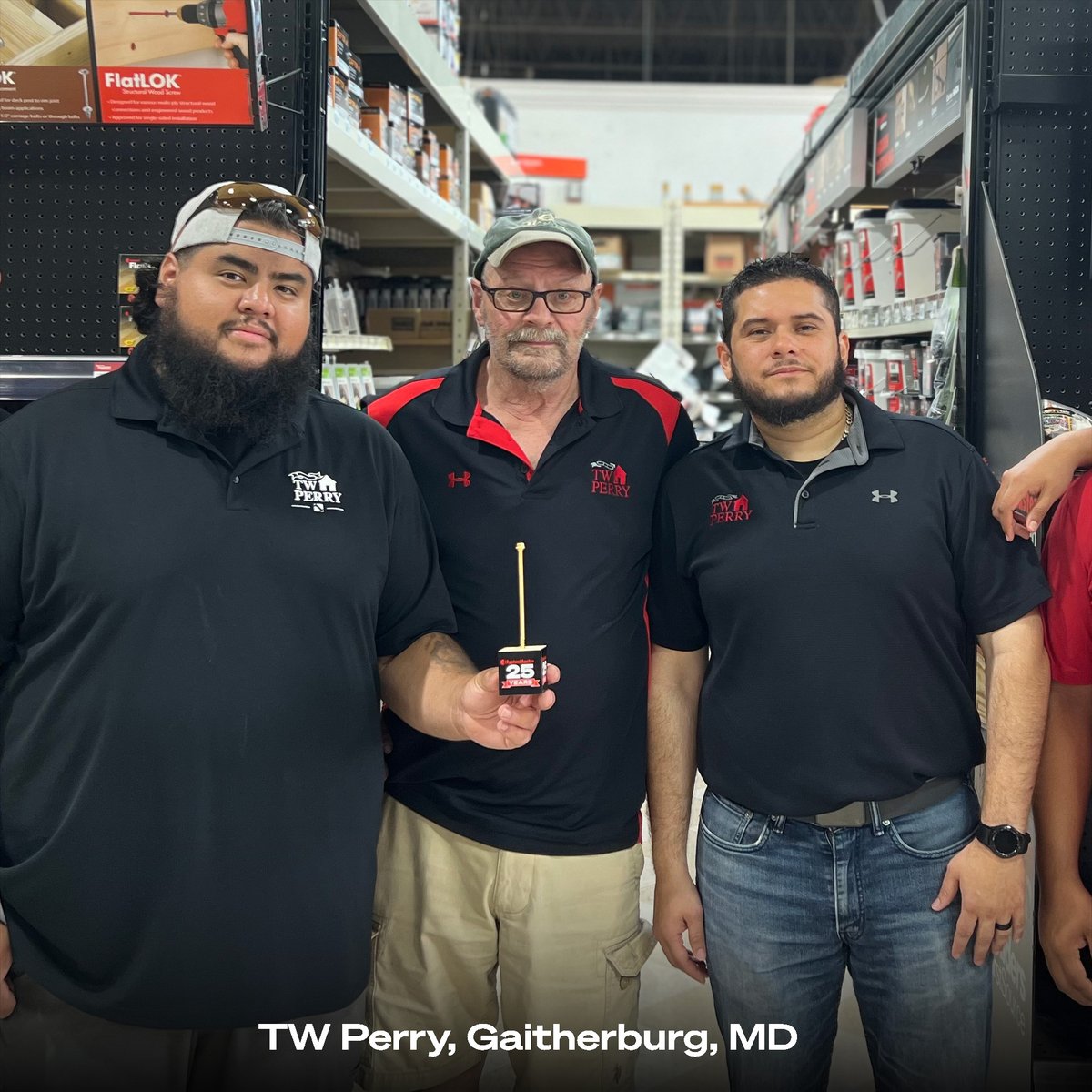 FastenMasterPro's tweet image. Behold the Golden TimberLOK!

As part of our #FM25 celebration, our sales team met up with some of our top dealers to present them with the Golden TimberLOK as a token of our gratitude for their partnership.

#FastenMaster #PRODriven #FM25