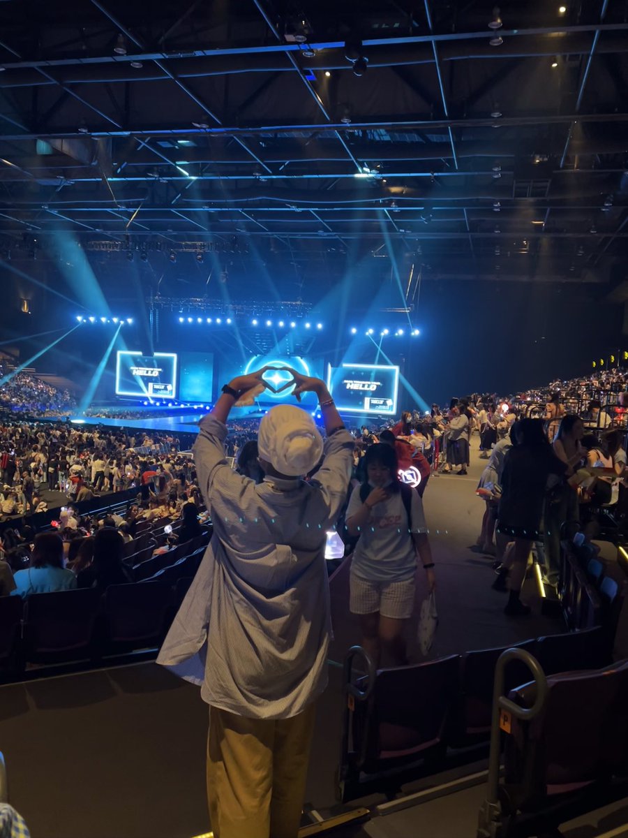 bobbyvs__'s tweet photo. 20/5/23 my best day ever happened to me! All the way from hometown to HKG just to meet them 💫 and I didn’t regret anything about it at all 💎 thankyou for be the best among the best! @treasuremembers https://t.co/qht4qLyAJN
