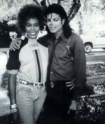 ThrillerGlitter's tweet photo. Michael Jackson and Whitney Houston photographed at Neverland, 1989. https://t.co/1E10gOYbkb