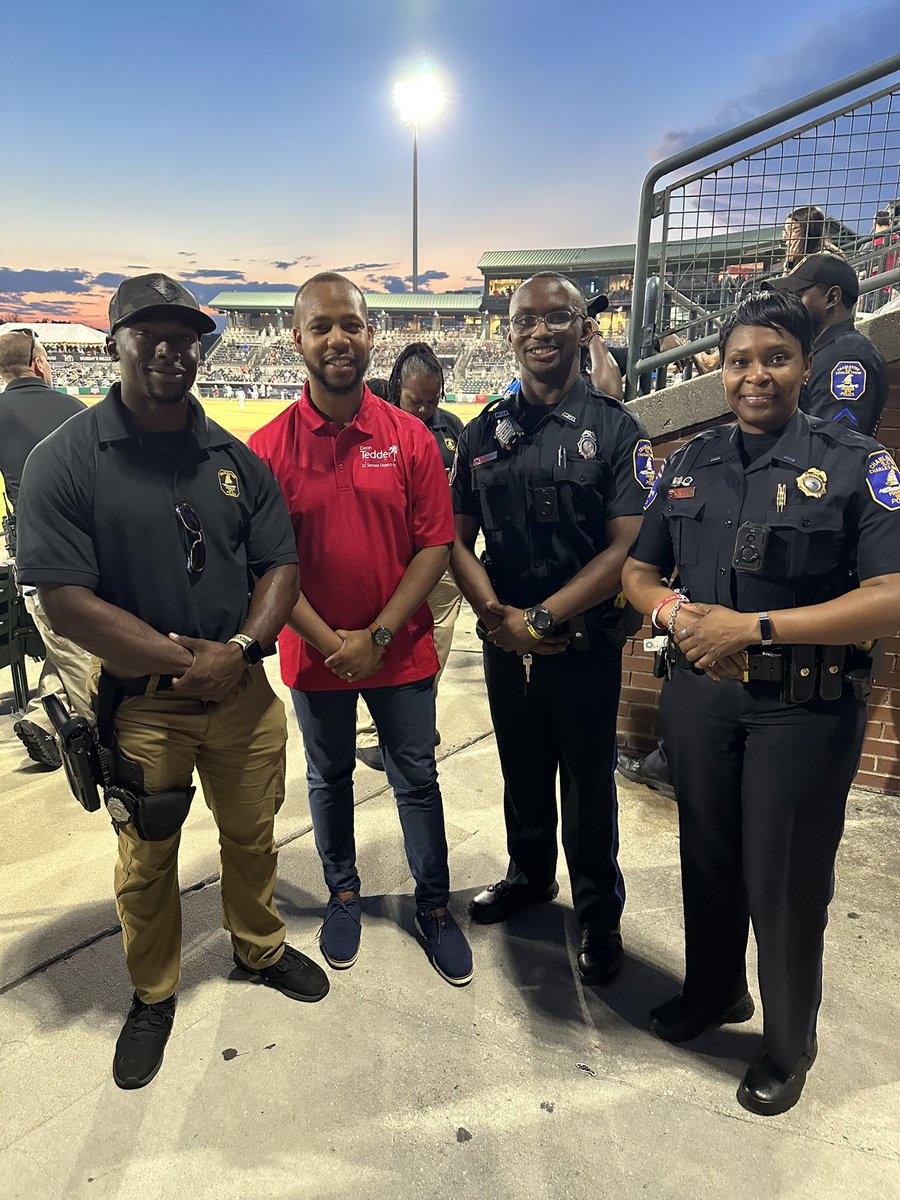 deon_tedder's tweet photo. Had a great time yesterday talking with neighbors at National Night Out. Was able to make it to North Charleston’s and the City of Charleston’s events! Thanks to CPD, NCPD and others for making the events a success #BetterWithTedder #NationalNightOut #Community #TedderForSenate https://t.co/ML5C4kg8Y9