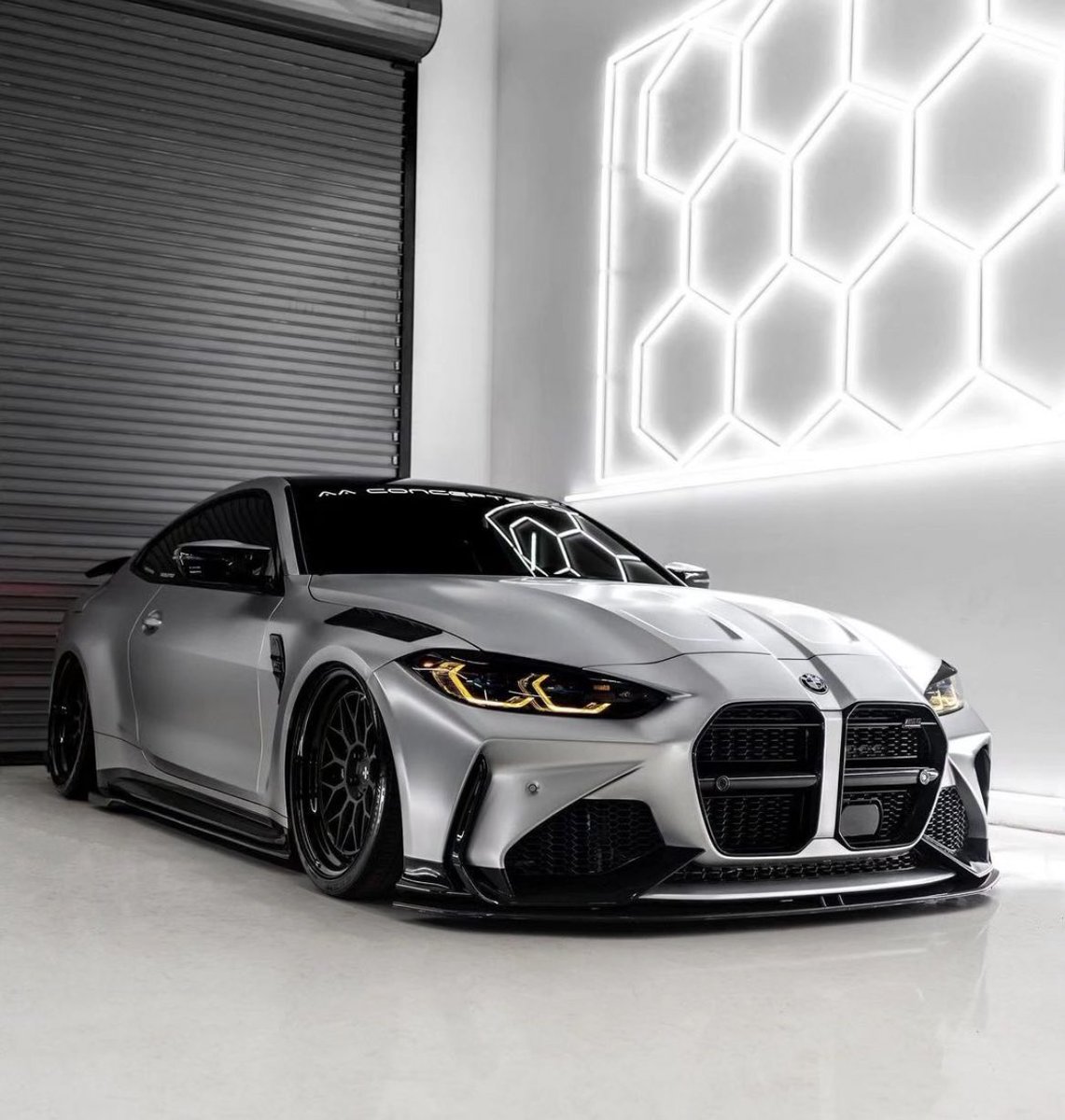 LUX Cars tweet media