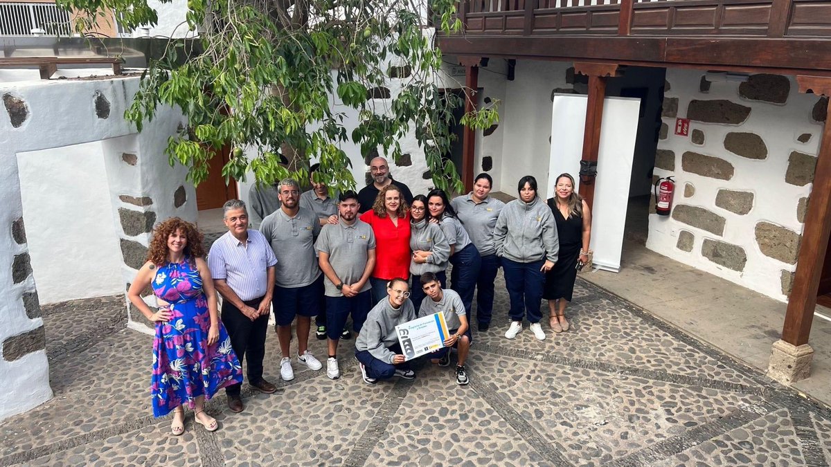 ✅Esta semana el consejero de Empleo y Desarrollo Local, <a href="/Juandiazsanchez/">Juan Díaz Sánchez</a>, visitó al alumnado del PFAE Tamarán 2.0, que se está formando para catalogar, clasificar y archivar documentación.