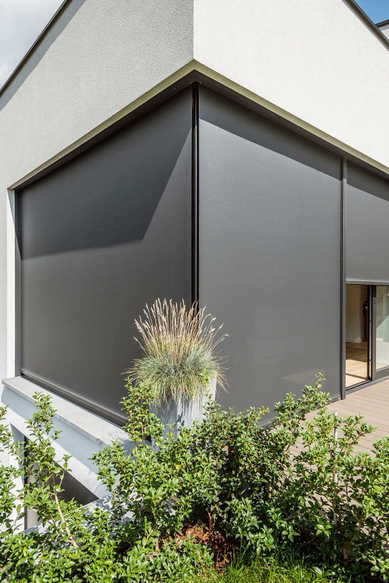 AtriaDesigns's tweet photo. The Panovista is a canvas blind designed for corner windows, ensuring no visible aluminum profiles or cables in the corner.

Learn more: https://t.co/UBTSHkzemP

#sunprotection #architecture #passivehouse #sustainability #design #smartdesign #construction #solarpower #screens https://t.co/3BJwpOa7HS