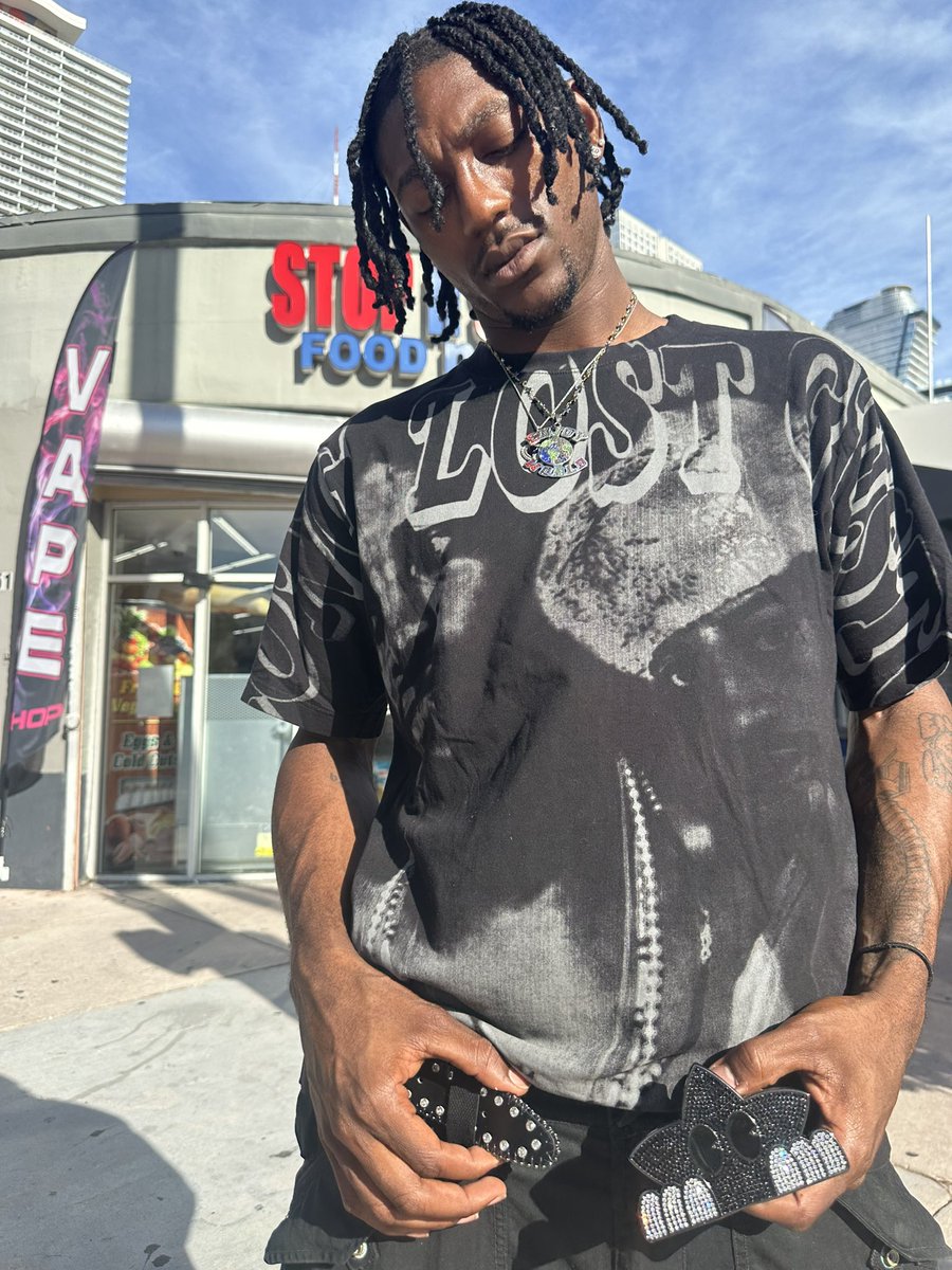 Delo1229's tweet photo. Getting stuff done 🌎🌟🤞🏾. https://t.co/RK1J7mptXh