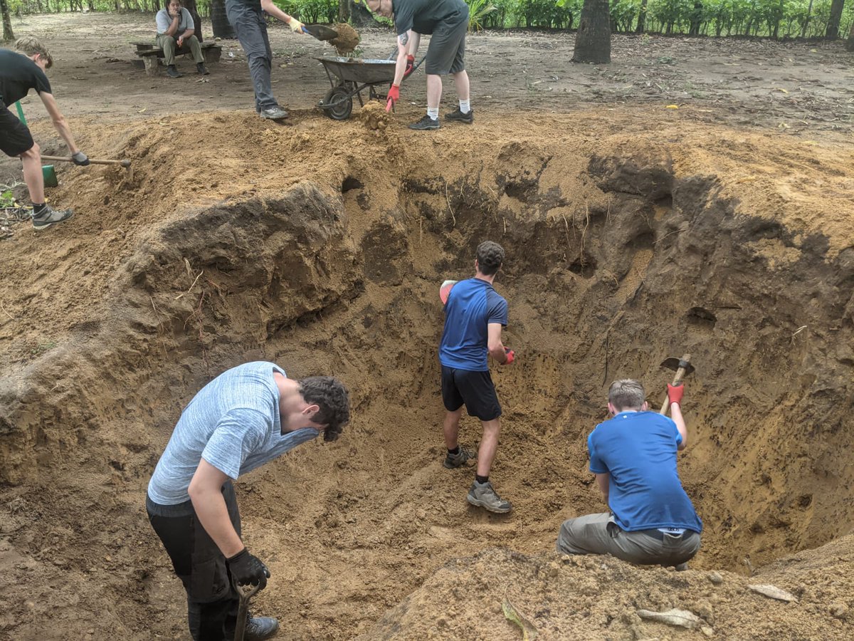 After leaving Diani with an awesome sunrise ☀️😎, #TeamSwara are now in Muhaka and have got stuck into their project work on Mama's houses 💪 #dosomethingamazing <a href="/CampsInt/">Camps International</a> #CampsEffect